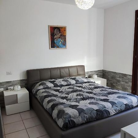 Vico Stazione Apartment Uta Екстер'єр фото