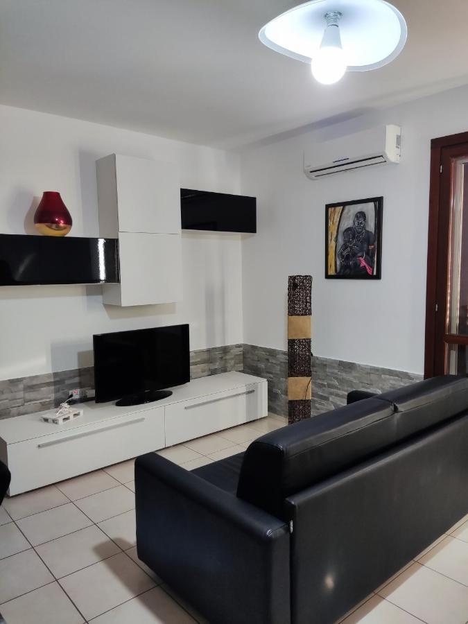 Vico Stazione Apartment Uta Екстер'єр фото